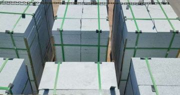 柳州 芝麻白花岗岩5公分地铺石 花岗岩厂家工厂装车日常