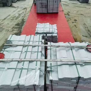 柳州 芝麻白仿形加直形路沿石出货日常