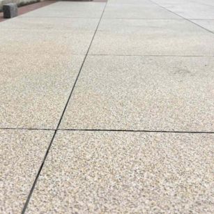 柳州 黄金麻花岗岩石板材荔枝面地面铺装效果