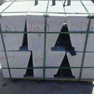 柳州 芝麻白异形坐凳，石凳