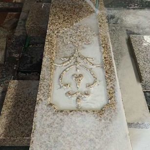 柳州 黄金麻花岗岩异形加工雕刻栏杆大柱