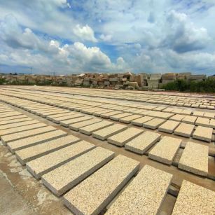 柳州 黄金麻花岗岩荔枝面地铺石防护中