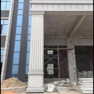 柳州 芝麻白光面花岗岩门楼大柱（罗马柱）配雕花底座