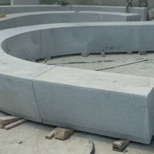 柳州 芝麻白花岗岩光面弧形坐凳