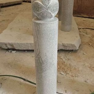 柳州 芝麻白花岗岩石材挡车石柱、停车柱、圆柱挡车柱、方柱挡车柱等