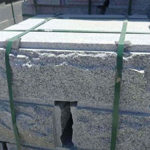 柳州 芝麻白花岗岩自然面成品