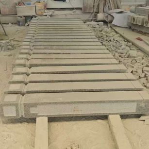 柳州 芝麻白异形加工雕刻-栏杆大柱，方柱