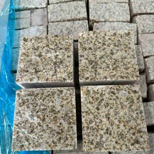 柳州 黄金麻花岗岩自然面小方块，弹石，马蹄石等