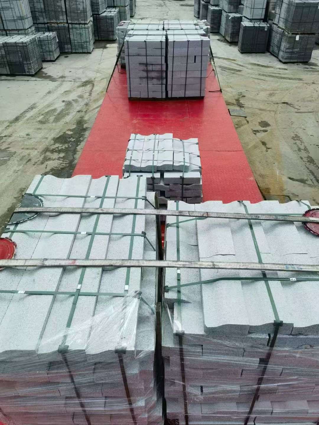 柳州 芝麻白仿形加直形路沿石出货日常