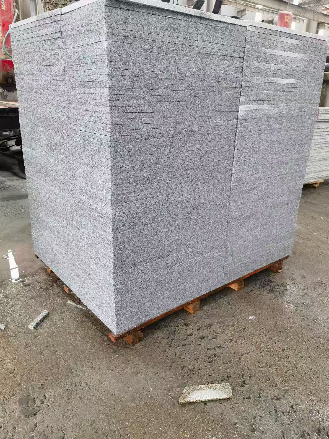 柳州 芝麻白火烧面1.8厚300*600地铺石，尺寸标准，厚薄均匀