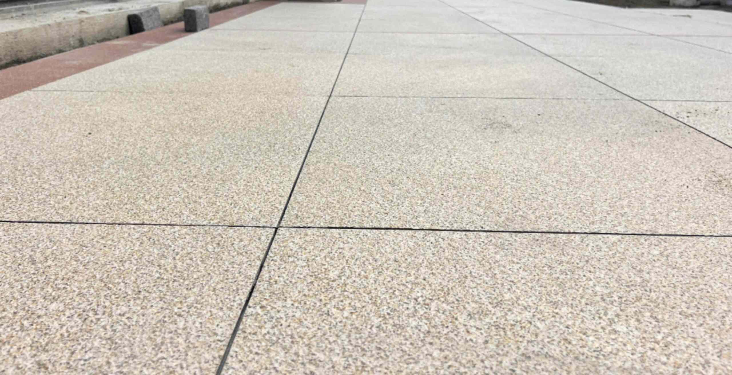 柳州 黄金麻花岗岩石板材荔枝面地面铺装效果