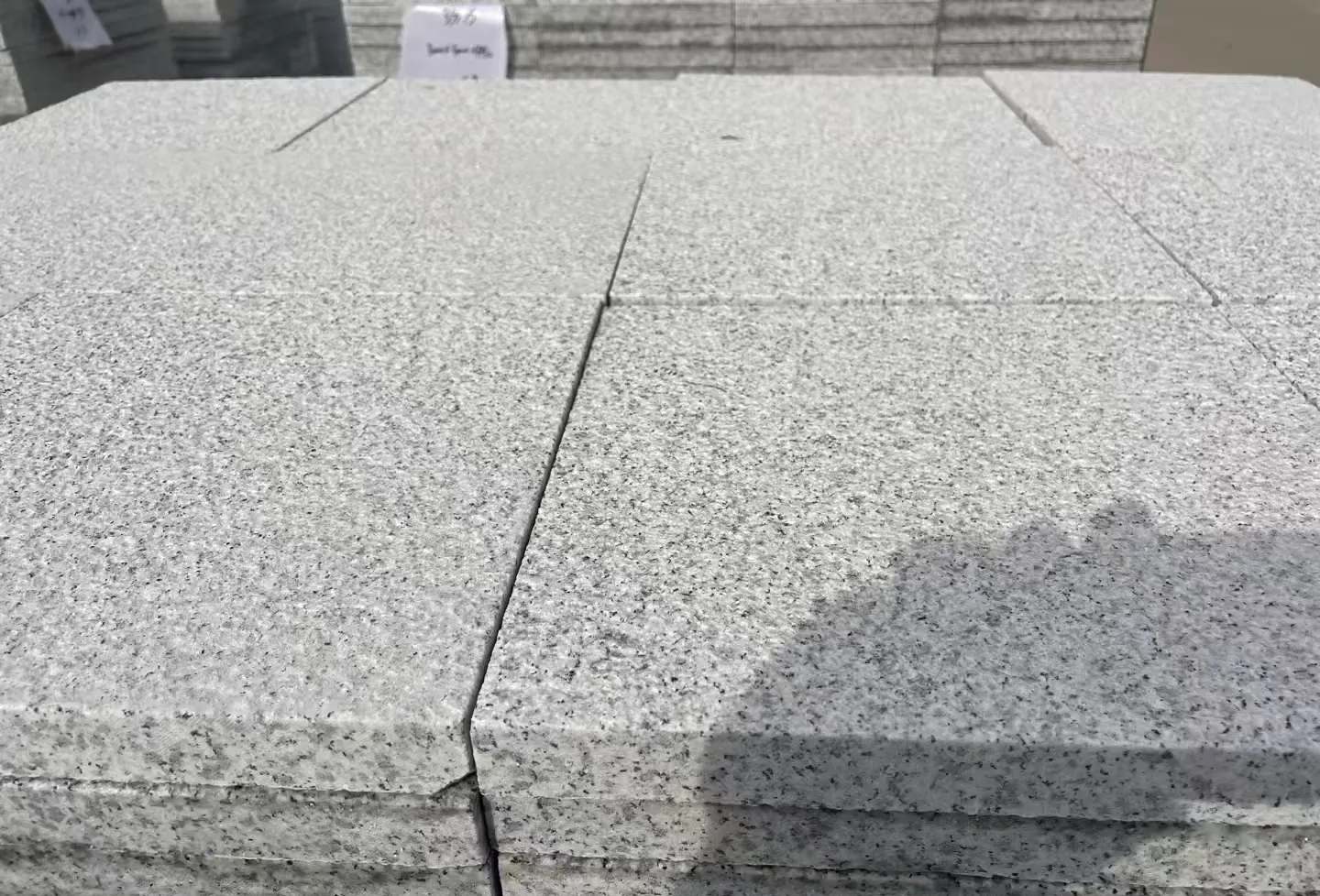 柳州 白麻花岗岩石材推荐 荔枝面地铺石