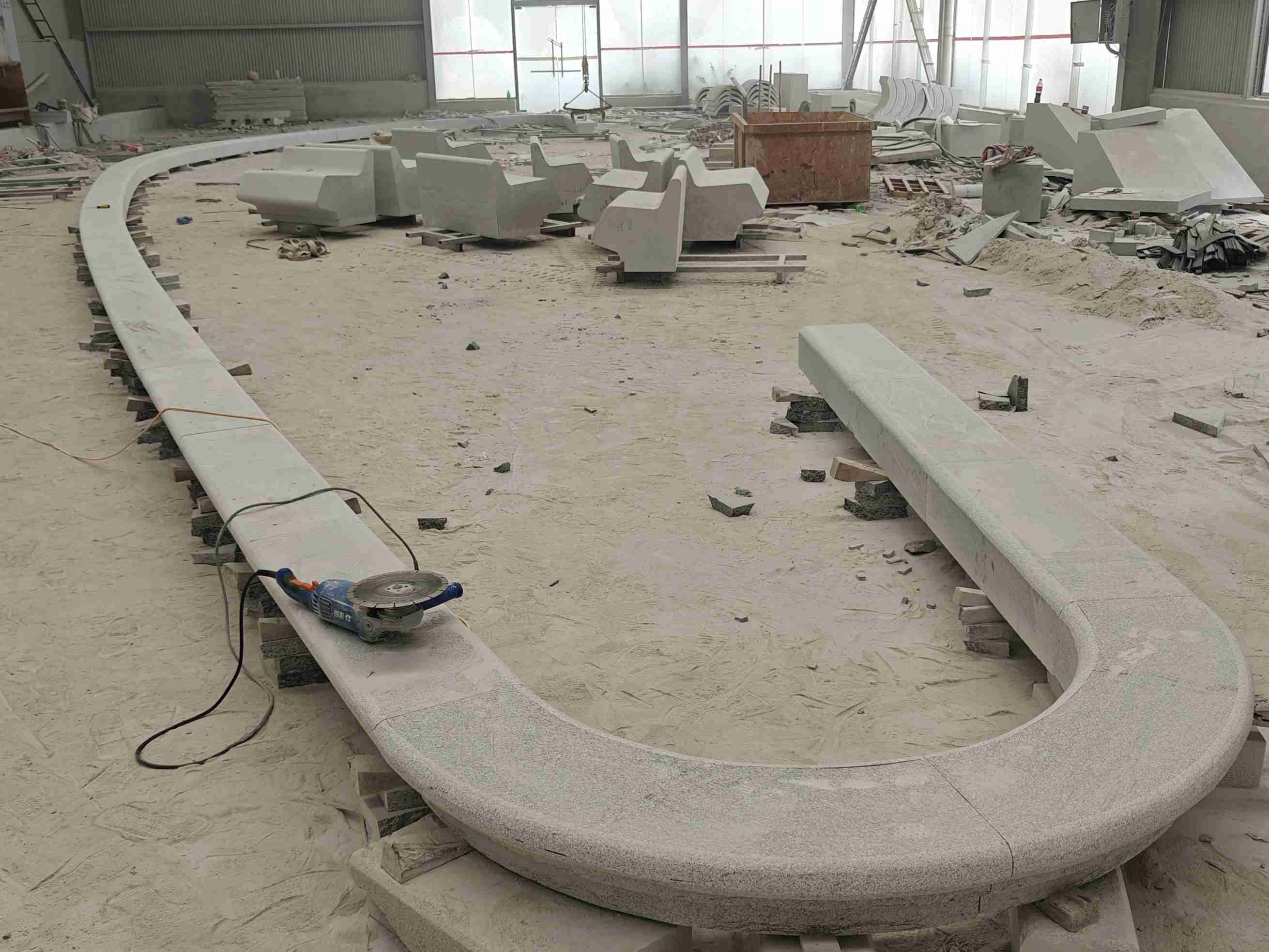 柳州 芝麻白花岗岩弧形花坛石，坐凳石