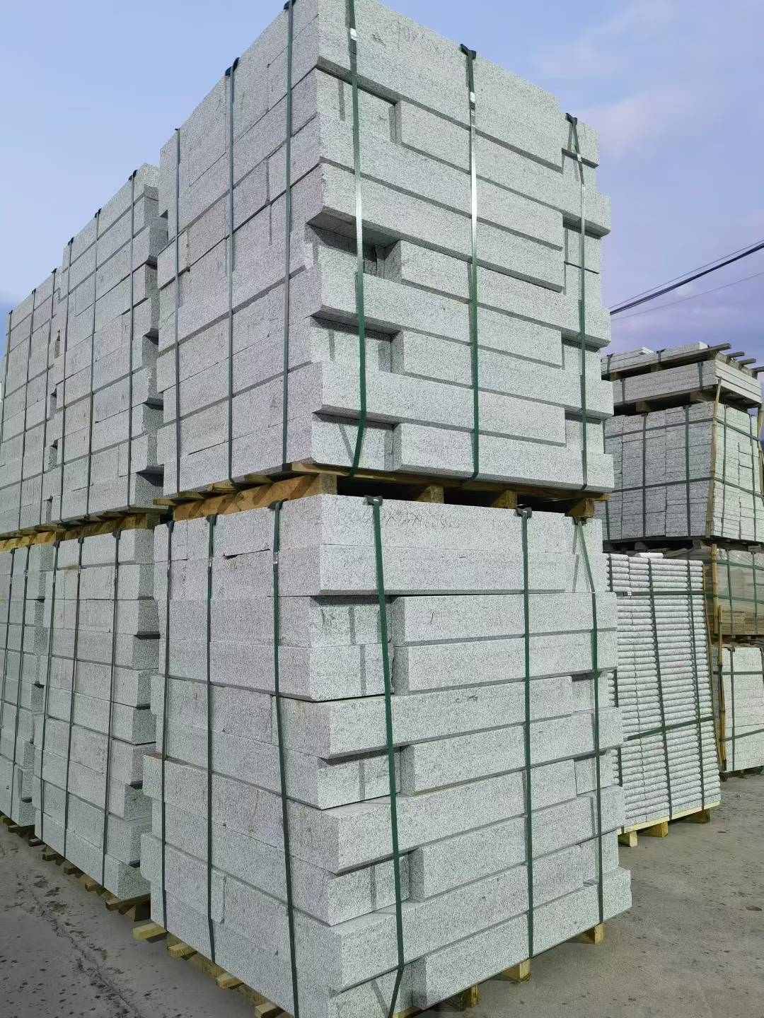 柳州 芝麻白花岗岩路沿石，路缘石，路肩石，道牙，立缘石，马路牙子，街沿石，侧石等