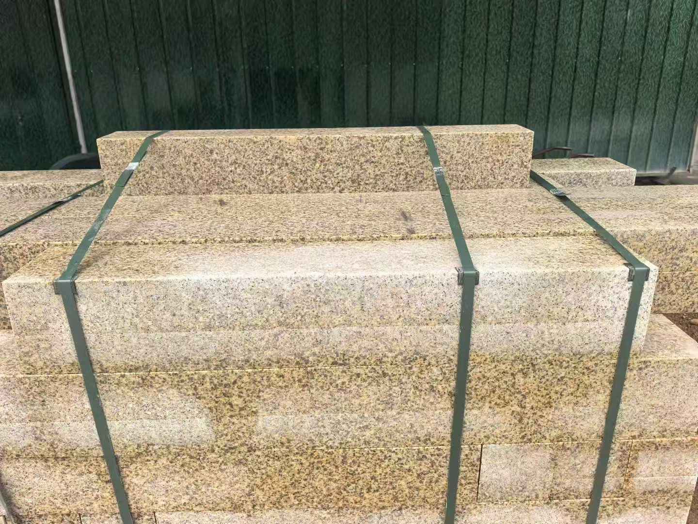 柳州 黄金麻花岗岩石材机切面栏杆料半成品