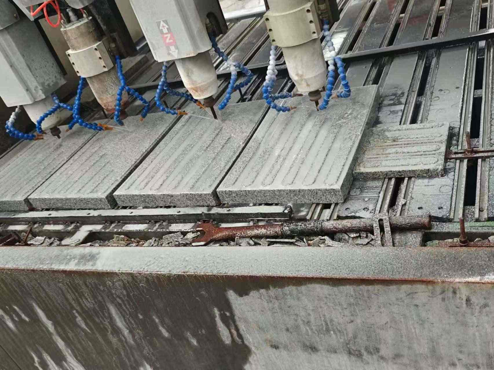 柳州 芝麻白花岗岩荔枝面盲道雕刻