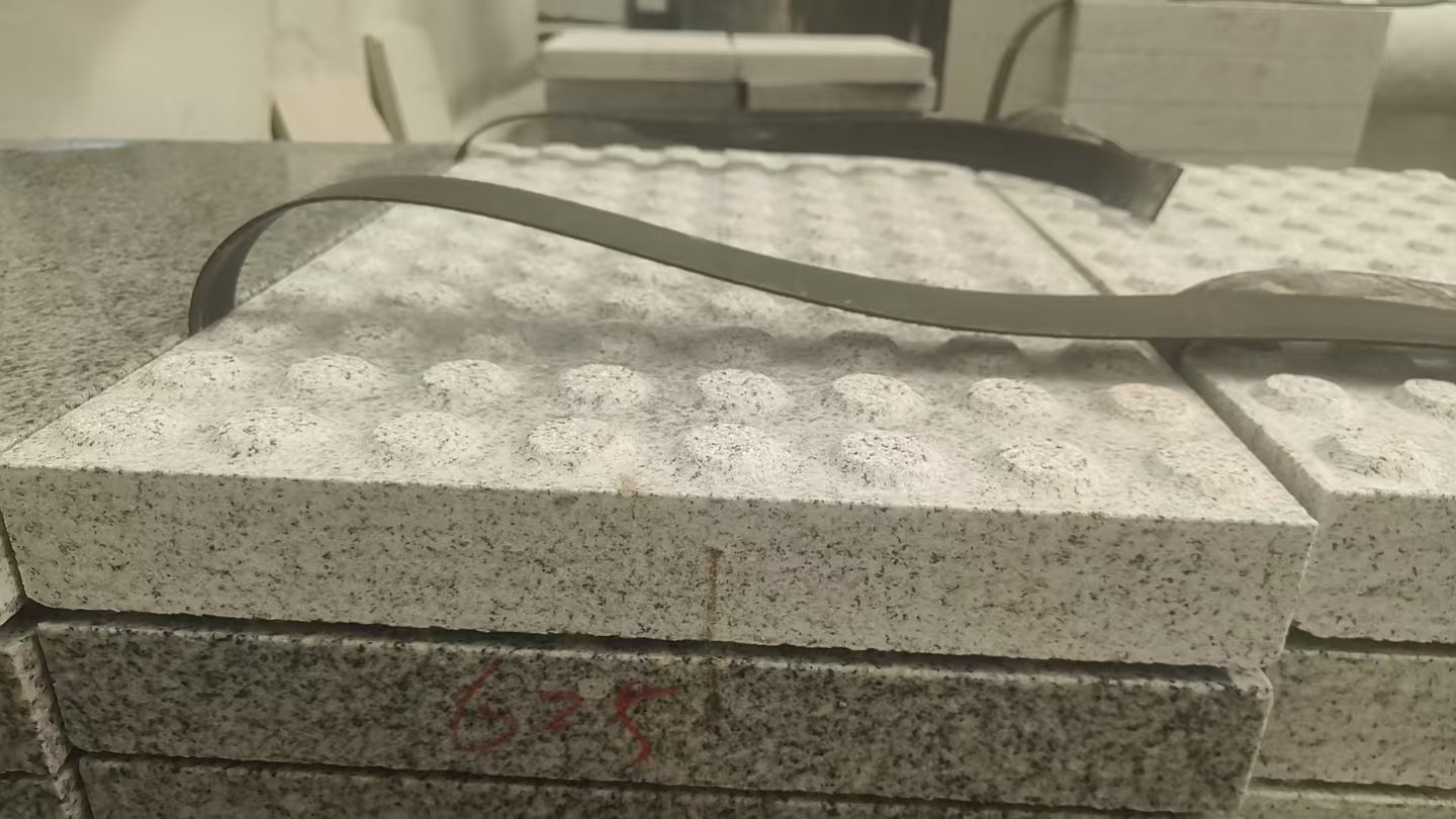 柳州 芝麻白花岗岩6.0公分荔枝面五轴加工雕刻盲点