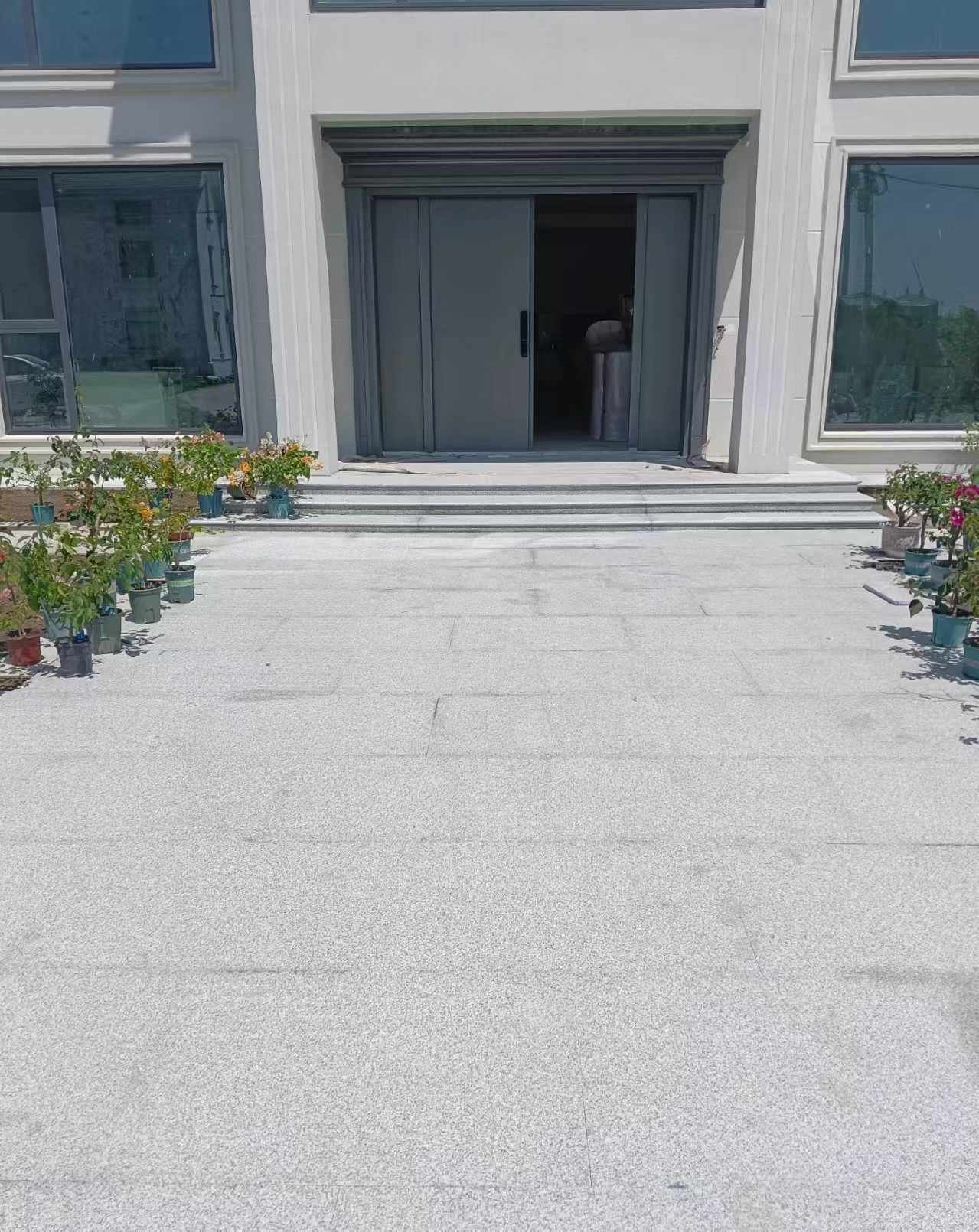 柳州 芝麻白花岗岩地铺石地面铺装