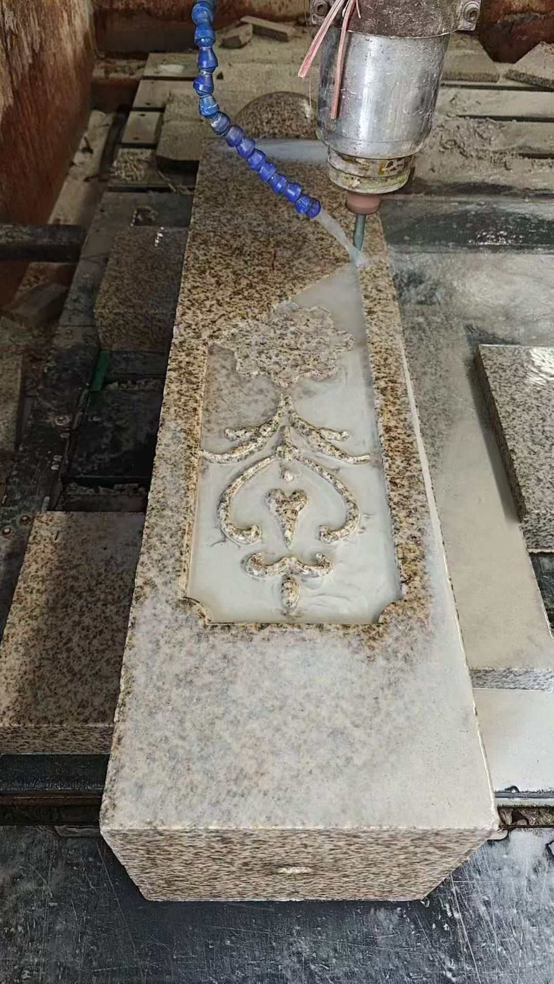 柳州 黄金麻花岗岩异形加工雕刻栏杆大柱