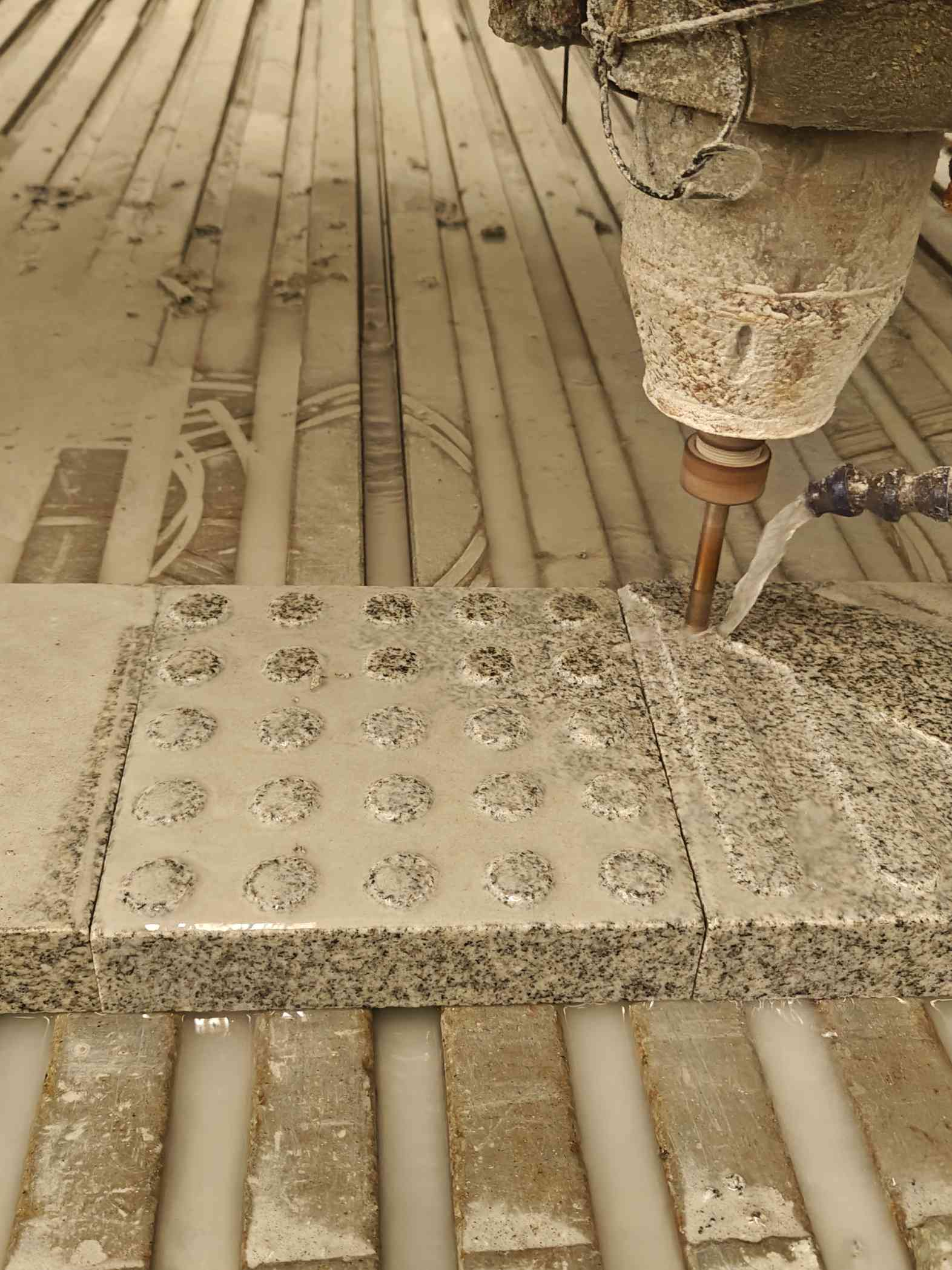 柳州 芝麻白花岗岩石材盲人石、盲道石、盲点石