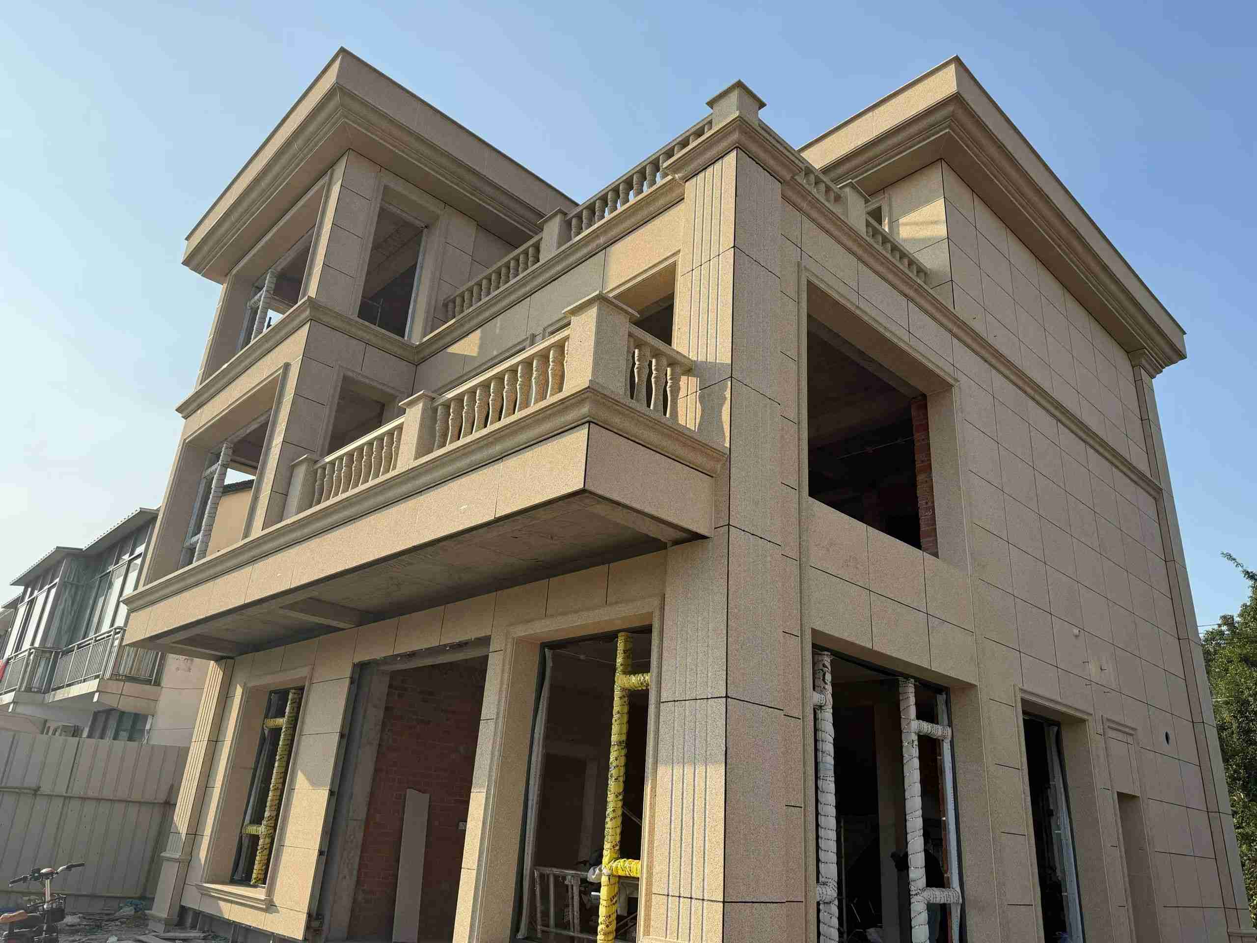 柳州 黄金麻花岗岩石材荔枝面外墙干挂效果展示