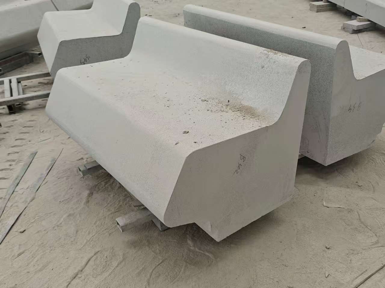 柳州 芝麻白花岗岩异形坐凳，石凳