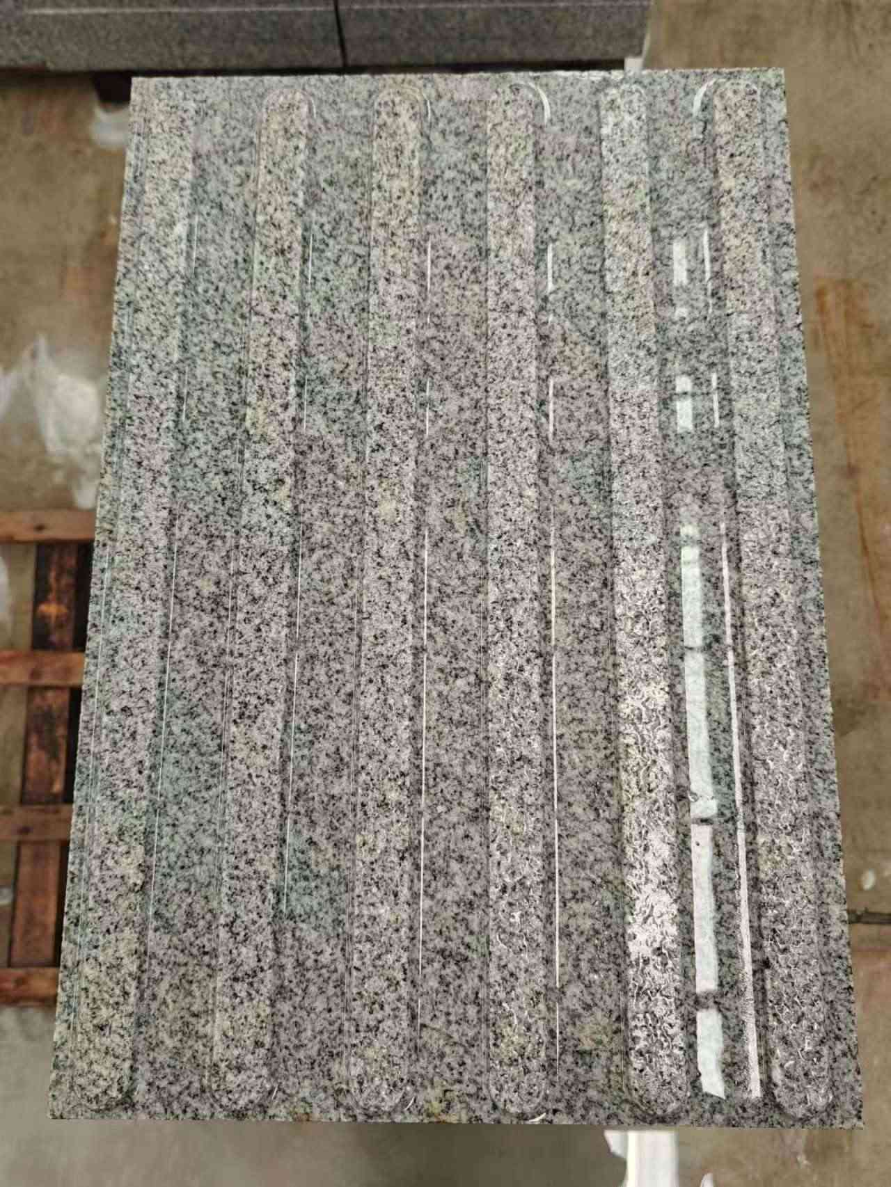 柳州 芝麻白花岗岩荔枝面雕刻盲道，盲条