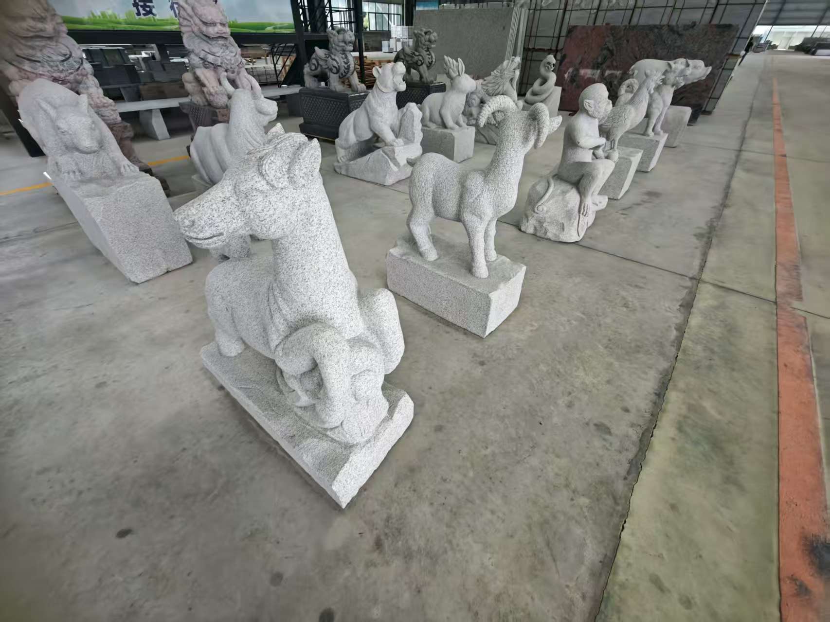 柳州 芝麻白花岗岩造型立体雕刻——十二生肖