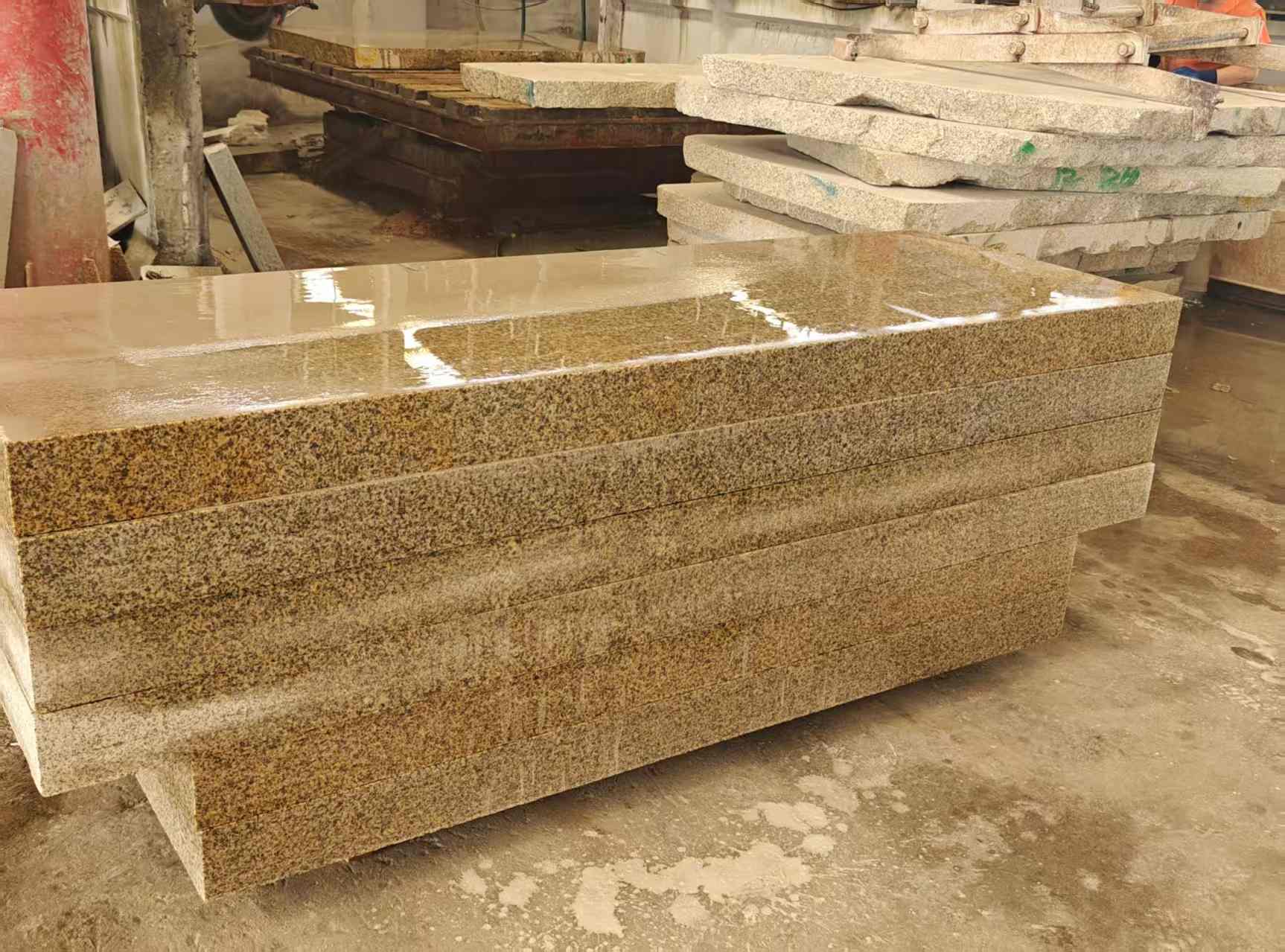 柳州 黄金麻栏杆料半成品加工中