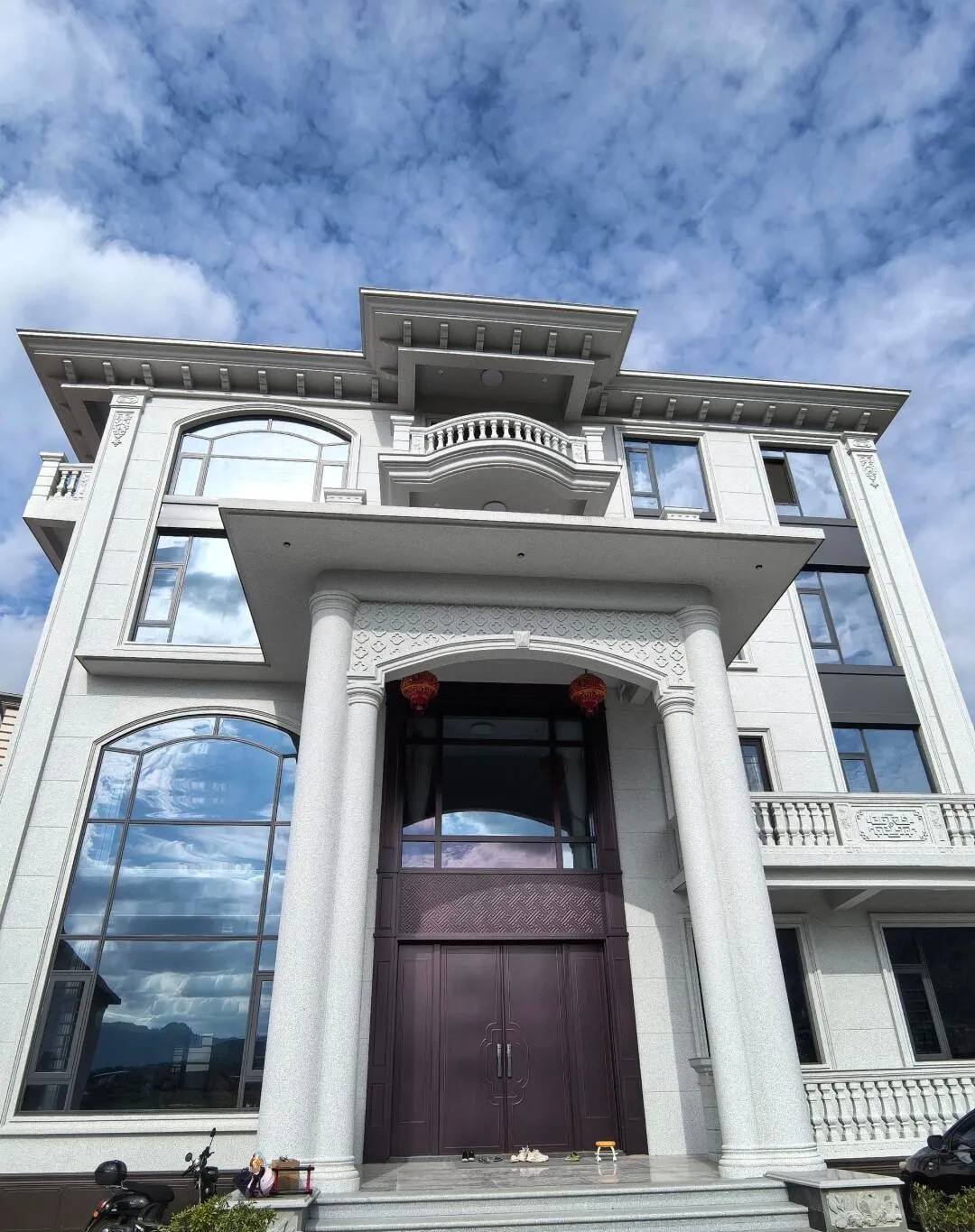 柳州白麻别墅外墙干挂石材效果示例