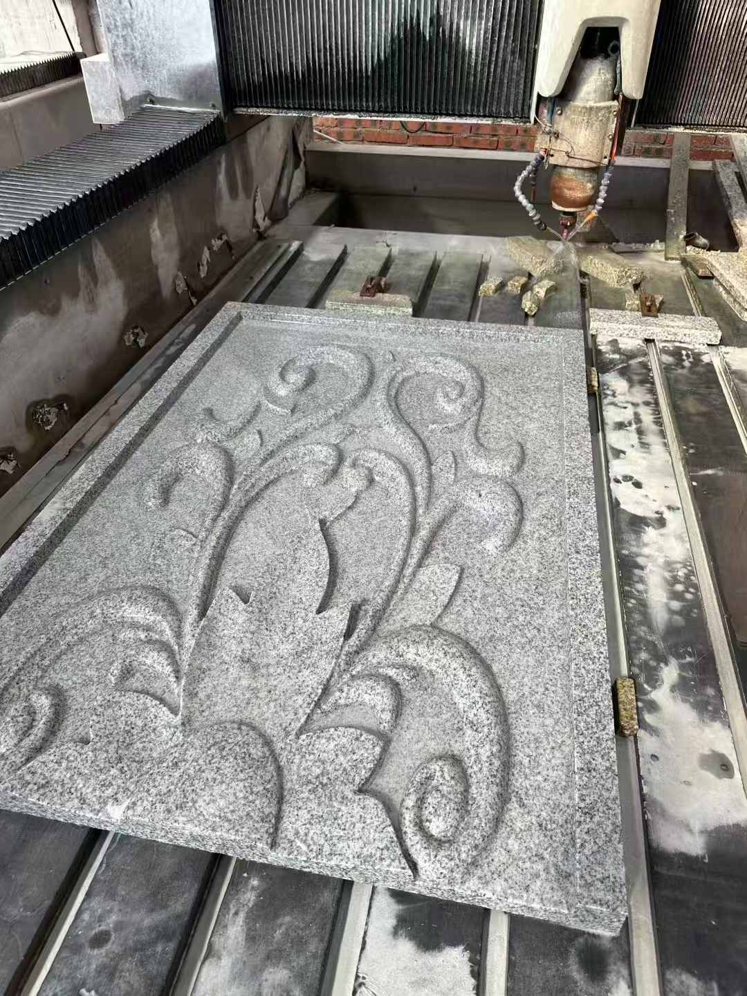 柳州 白麻别墅干挂雕花板