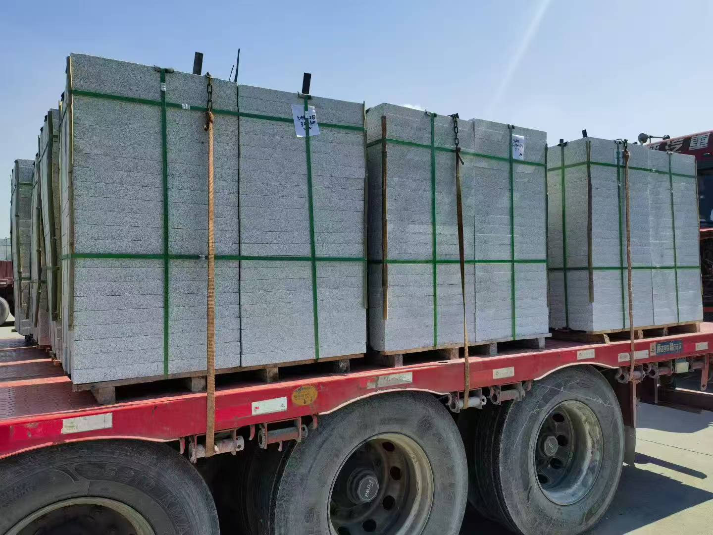 柳州芝麻白花岗岩出货日常地铺石