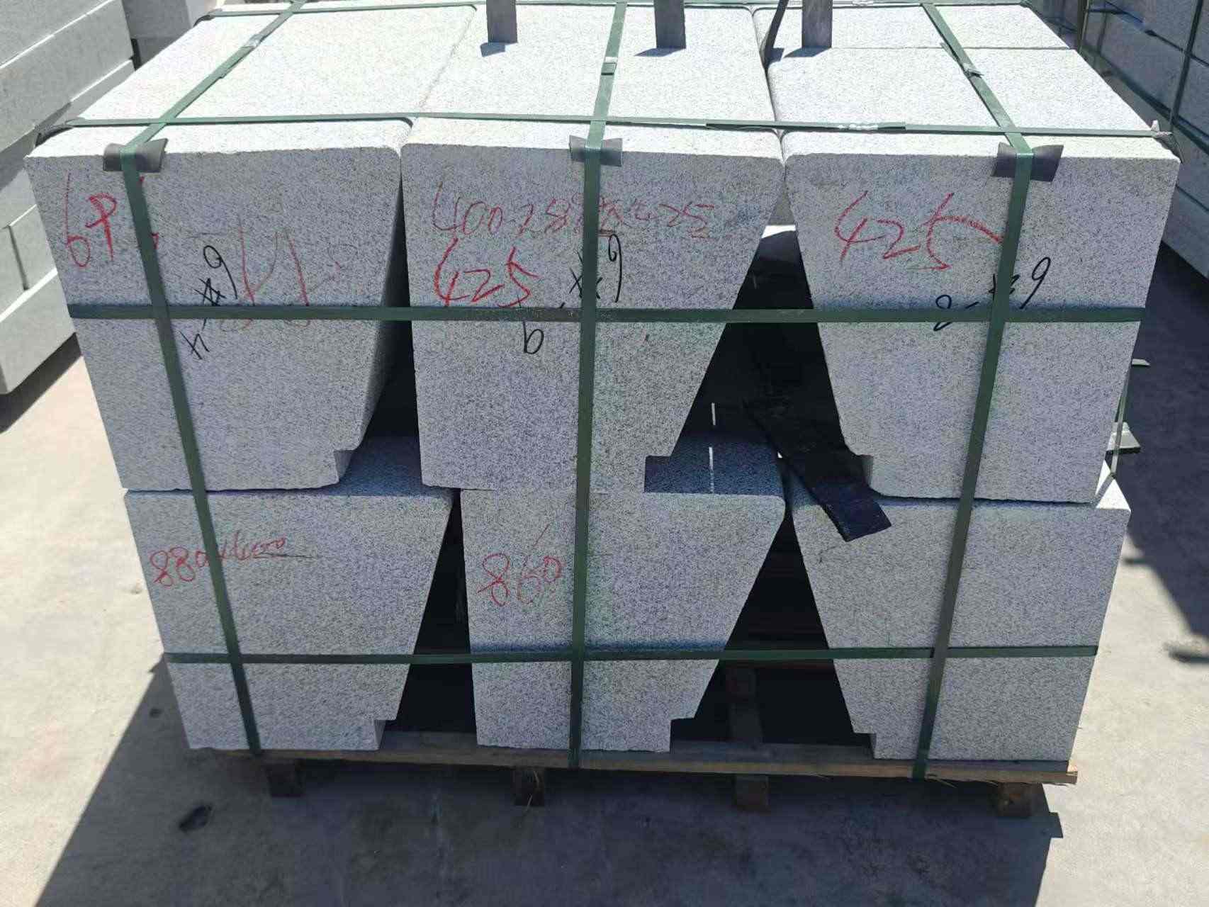 柳州 芝麻白异形坐凳，石凳