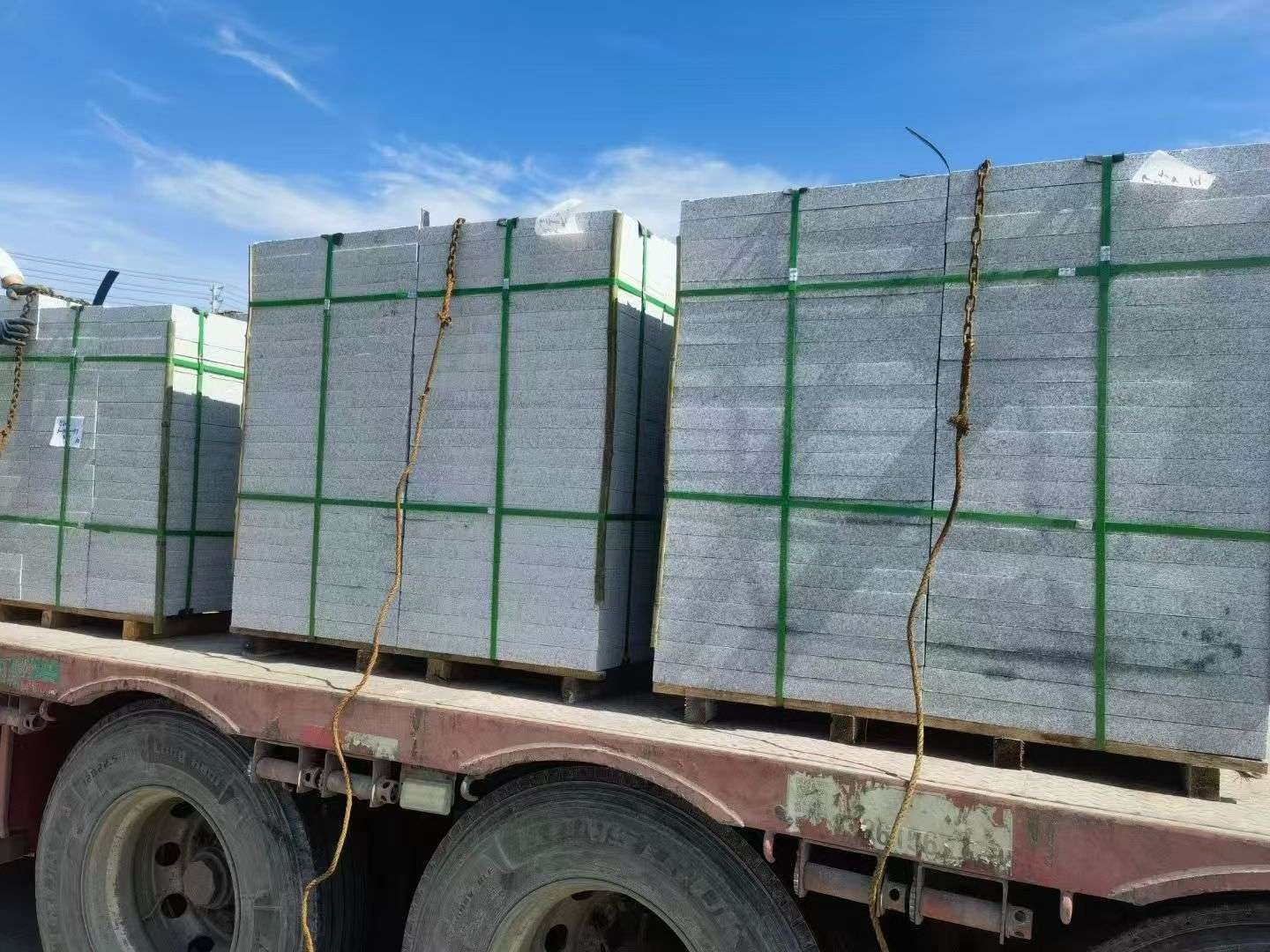 柳州 芝麻白花岗岩地铺石装车日常