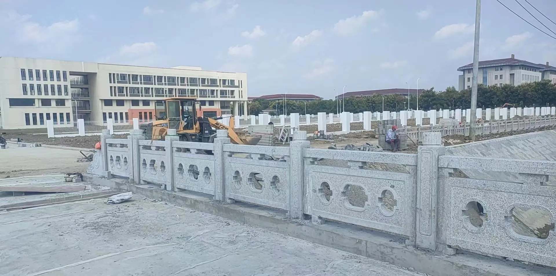 柳州 白麻花岗岩荔枝面河道栏杆