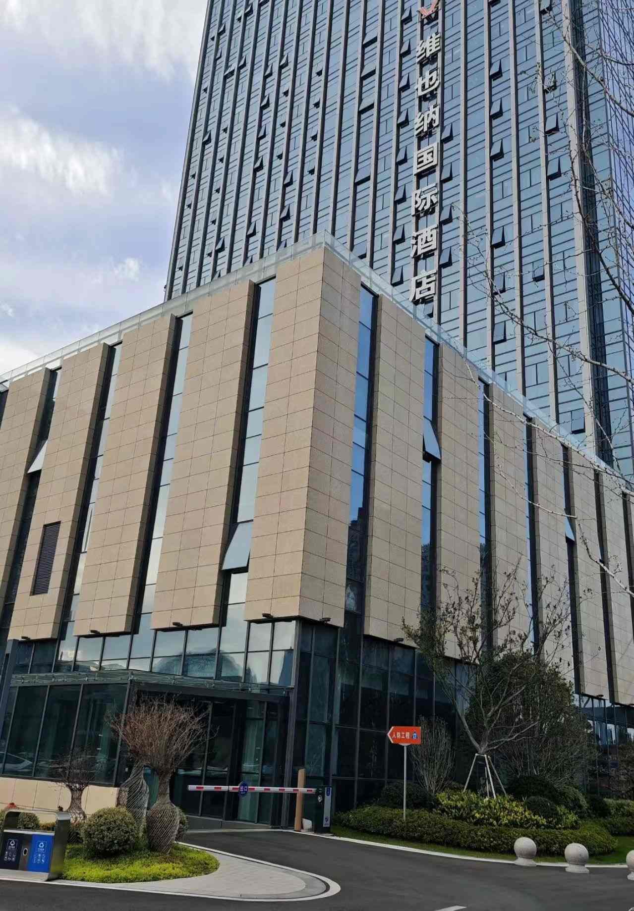 柳州 黄金麻花岗岩外墙干挂