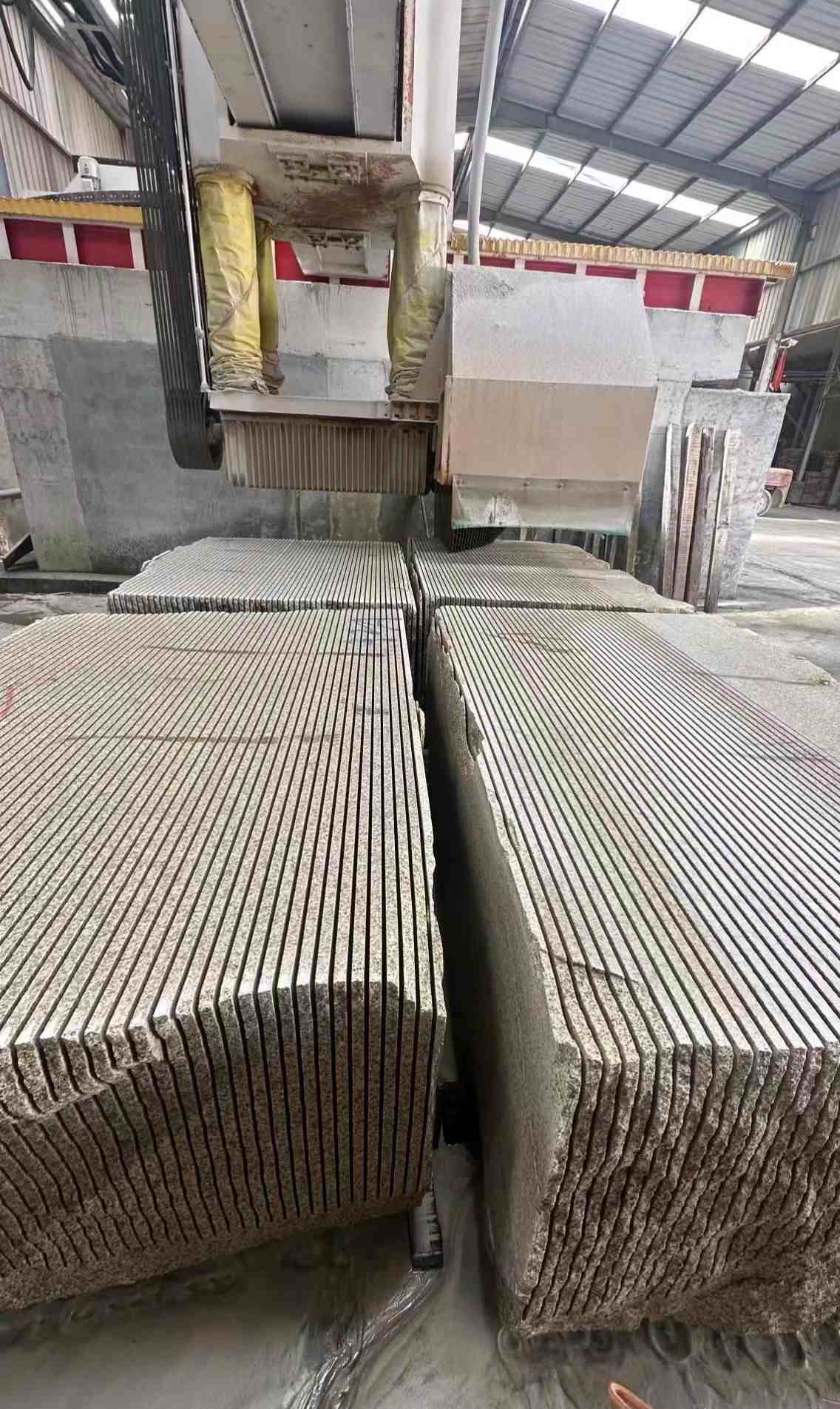 柳州 车间生产日常，黄金麻白麻花岗岩