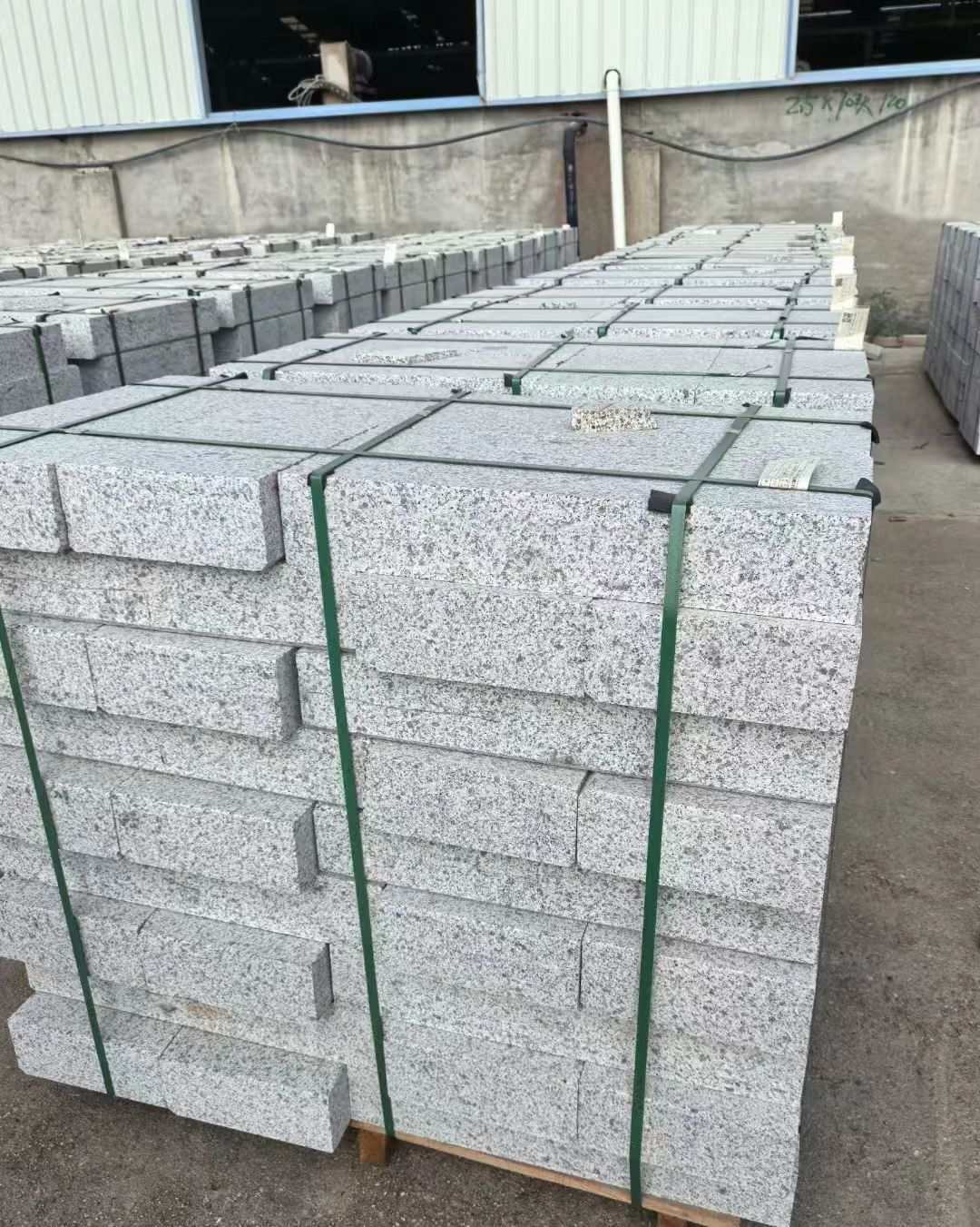 柳州 白麻花岗岩路沿石，弧形路沿石，道牙石，马路牙子，界石，路缘石，平沿石，直岩石，平缘石等